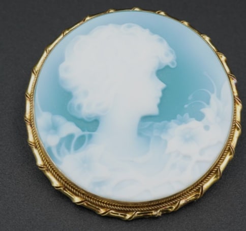 Vintage 18k Gold Cameo Pendant Brooch Carved Chalcedony Art Nouveau 1.3" OG452: This gorgeous carved cameo pendant/ brooch is a wonderful estate find! It features the profile of a lady surrounded by delicate floral vines in a classic Art Nouveau style. The cameo is in a high reli