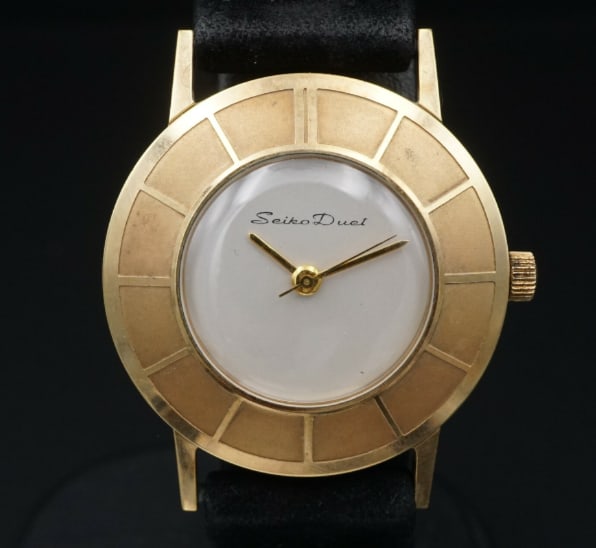 Vintage 1960s Seikosha Seiko Duet 33mm Mechanical Watch 19j 7.5" W666: This Vintage Seikosha (Seiko Duet) watch is a an amazing timepiece! The watch features an amazing original gold dial with suede leather strap. Original Seikosha movement - 19j Metal Type:Stainless Ste