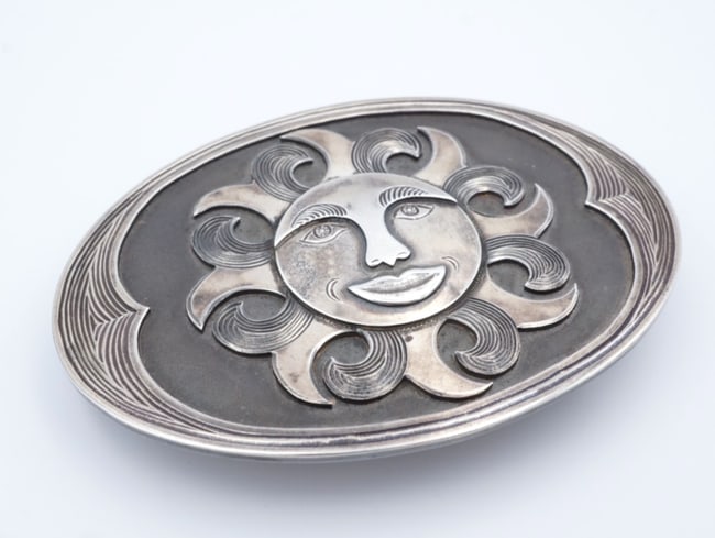 Vintage Ricarda Sterling Silver Sun Face Belt Buckle for 1.5" Belt M2064: This vintage Ricarda belt buckle features a beautiful hand-worked sun face motif with flowing rays set atop a solid sterling silver mount with hand stamped details around the edges. This large design 