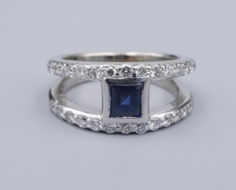 14k Natural Sapphire Diamond Ring White Gold Size 5.5 Modern Split Shank RG4707: This luxe ring features a beautiful natural blue sapphire solitaire bezel-set atop a 14k white gold split-shank with diamonds cascading down each shoulder. The deep blue gem and sparkling white diamon