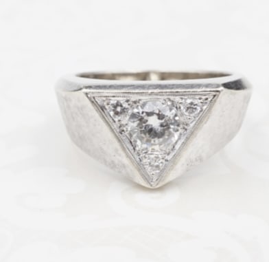 Vintage Signet Ring 14K Diamond White Gold Geometric Triangle Size 8.5 RG4591: This vintage signet ring features a triangular face adorned with a large center diamond surrounded by three sparkling white accent diamonds. All set in solid 14k white gold, the textured finish create