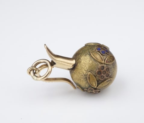 Antique 14k Yellow Gold & Gold Fill GF Pitcher Pendant Charm 1.2" PG1775: This vintage charm features an elegant 3D pitcher with a solid 14k yellow gold pour spout. The body of the charm is crafted of gold fill with a beautiful floral motif. Metal Type:14k Yellow Gold and g