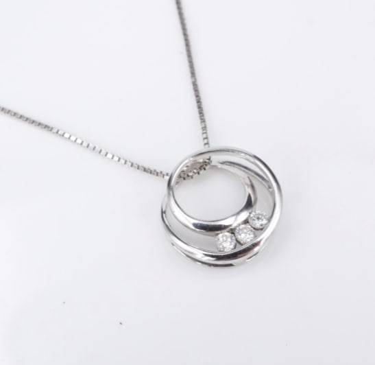 Vintage 14k Natural Diamond Spiral Circle Pendant Necklace 19" 0.7mm NG1732: This gorgeous necklace features an intricate spiral pendant with three diamonds nestled at the base. The pendant is suspended from a luxe 14k white gold box chain. A modern yet classic look perfect to