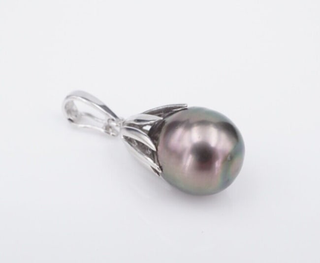 18k White Gold Tahitian Black Baroque Pearl Pendant Enhancer 12mm PG1925: This beautiful pendant features a large, black Tahitian baroque pearl set in a luxe 18k white gold mount with foliate prongs. This gorgeous pendant will make a gorgeous gift for yourself or someone yo