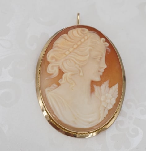 Vintage 14k Cameo Pendant Brooch Hand Signed Yellow Gold 1.4" OG568: This gorgeous carved shell cameo pendant/ brooch is a wonderful estate find! It features the profile of a beautiful lady with intricate curls framing her face and a floral design on her shoulder. Set 