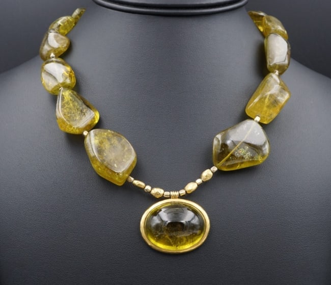 Darlene de Sedle 22k Gold Rare Grossular Garnet Necklace Designer NG1317: This long necklace features a collection of natural grossular garnet stations with the center station bezel-set in luxe 22k yellow gold. With an interesting olive palette, this necklace is perfect wor