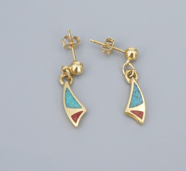 Southwestern 14k Inlay Earrings Turquoise Coral Yellow Gold Signed COP 1" EG2517: These lovely Southwestern artisan earrings feature a geometric inlay of turquoise and red coral, set flush atop a curved triangular frame crafted in 14k yellow gold. These unique earrings are the perf