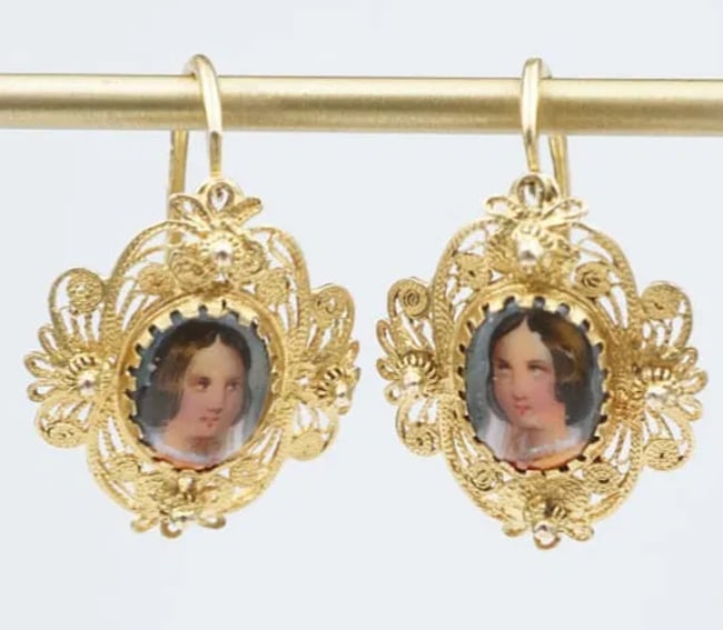 Antique 14k Yellow Gold Female Portrait Earrings Victorian Filigree 1" EG2426: These antique earrings feature a hand painted portrait of a woman set in a solid 14k yellow gold filigree frame. A great accessory for any lover of antique and estate jewelry! Metal Type: 14k Yellow G