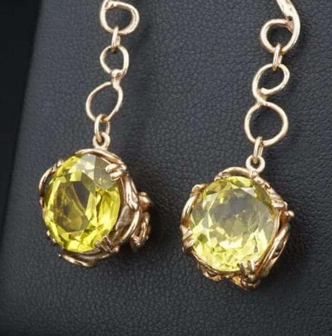 Prototype Jean Mahie Brutalist Drop Hook Earrings 2.5" Yellow Gold 9k EG2145: These lovely dangle earrings are crafted of solid yellow gold with gorgeous bright green gem surrounded by ornate swirl accents. Articulated hooks provide a feminine feel with great movement when worn