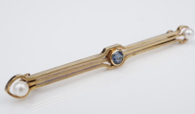 Vintage 14k Pearl Bar Pin Brooch Yellow Gold 2.5" Art Deco OG553: This lovely vintage pin features a vivid blue gemstone set in the center of a slim 14k yellow gold bar pin with seed pearl accents at each end. A gorgeous piece for any collector of vintage or antique
