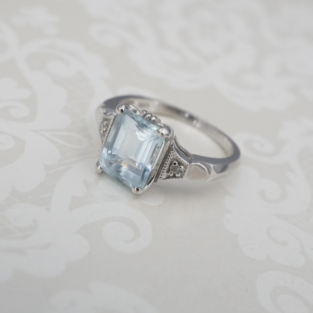 EFFY 14k Aquamarine Diamond Cocktail Candy Ring Size 6.75 Natural BH: This gorgeous ring features a large emerald-cut aquamarine prong set atop a tapered, 14k white gold band with natural diamond accents on the shoulder. Complete with milgrain designs, this beautiful pi