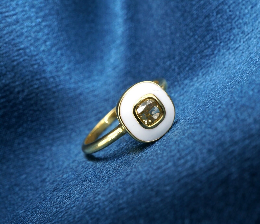 14k Gold Orange Diamond with White Enamel Halo Ring Sz 6.5 Circle Modern: Capture the fiery spirit of the sun with this radiant ring, featuring a vibrant orangey-yellow diamond set against a crisp white enamel bezel and gleaming 14k yellow gold band. This unique piece, insp