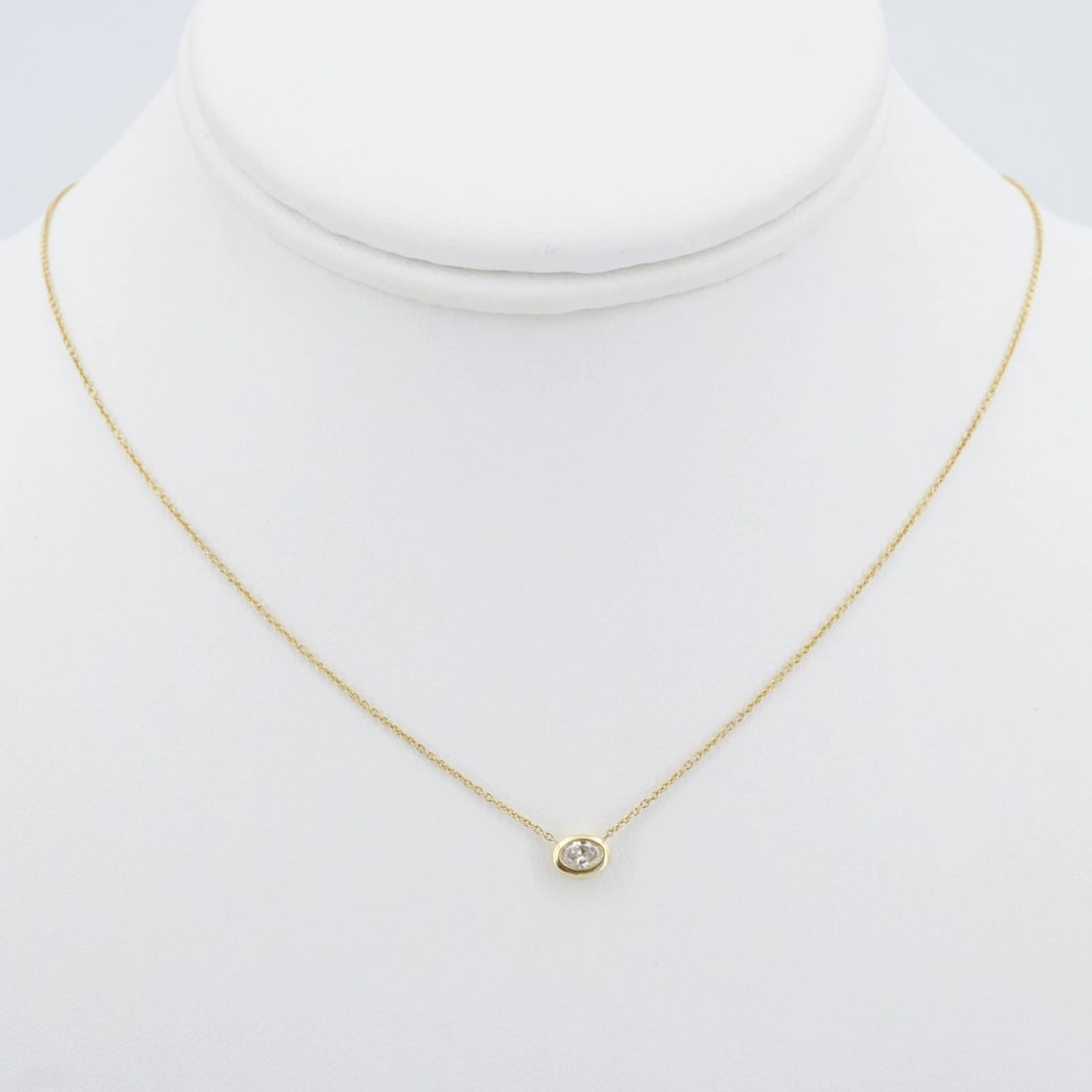 Roberto Coin 1/4 ct Diamond Necklace 18k Yellow Gold Oval Cut 16-18": A striking designer piece by Roberto Coin, this beautiful oval cut diamond shimmers from its bezel setting, fixed at the center of a delicate cable chain. All finely crafted in 18k yellow gold. A gorg