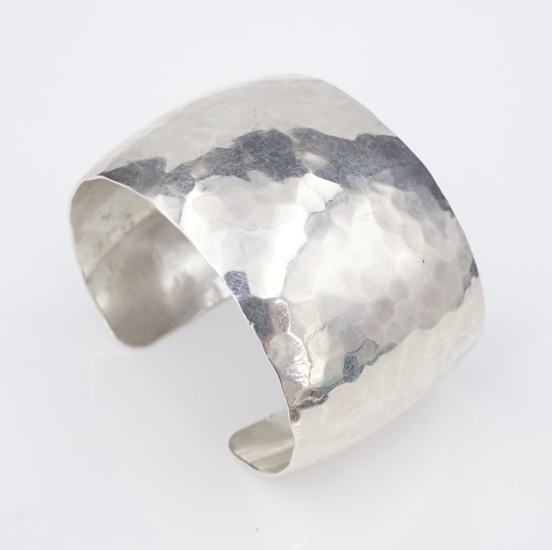 Southwestern Hammered Cuff Bracelet Wide Sterling Silver 6.25" Signed ER BS3090: This stunning Southwestern artisan bracelet features a chunky sterling silver bangle with a hammered texture. This gorgeous bracelet can dress up or down, worn alone or paired with other bracelets and