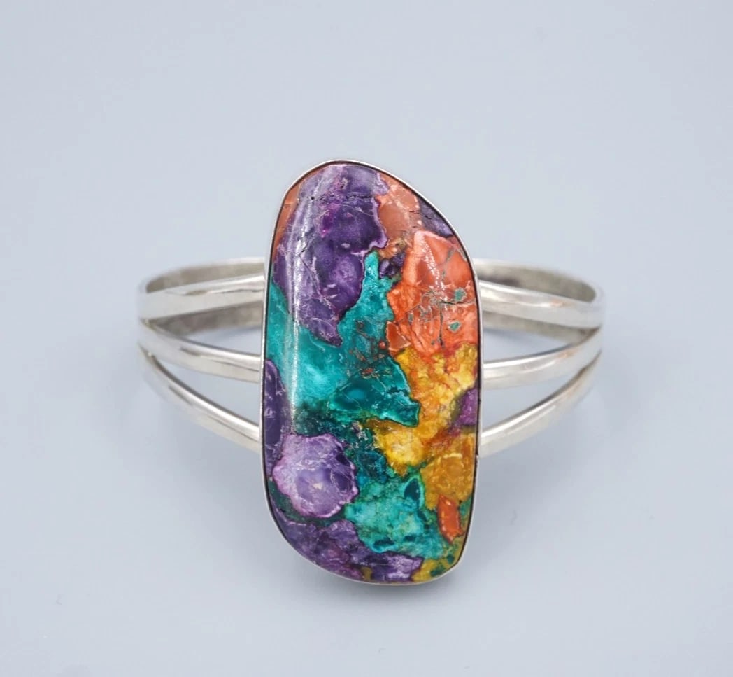 Southwestern Dahlia Copper Turquoise Bracelet Cuff Sterling 6.5" Signed BS3153: This gorgeous Southwestern cuff bracelet features an elongated dahlia copper turquoise cabochon bezel set atop a solid sterling silver cuff with a triple split shank design. This exquisite statement p