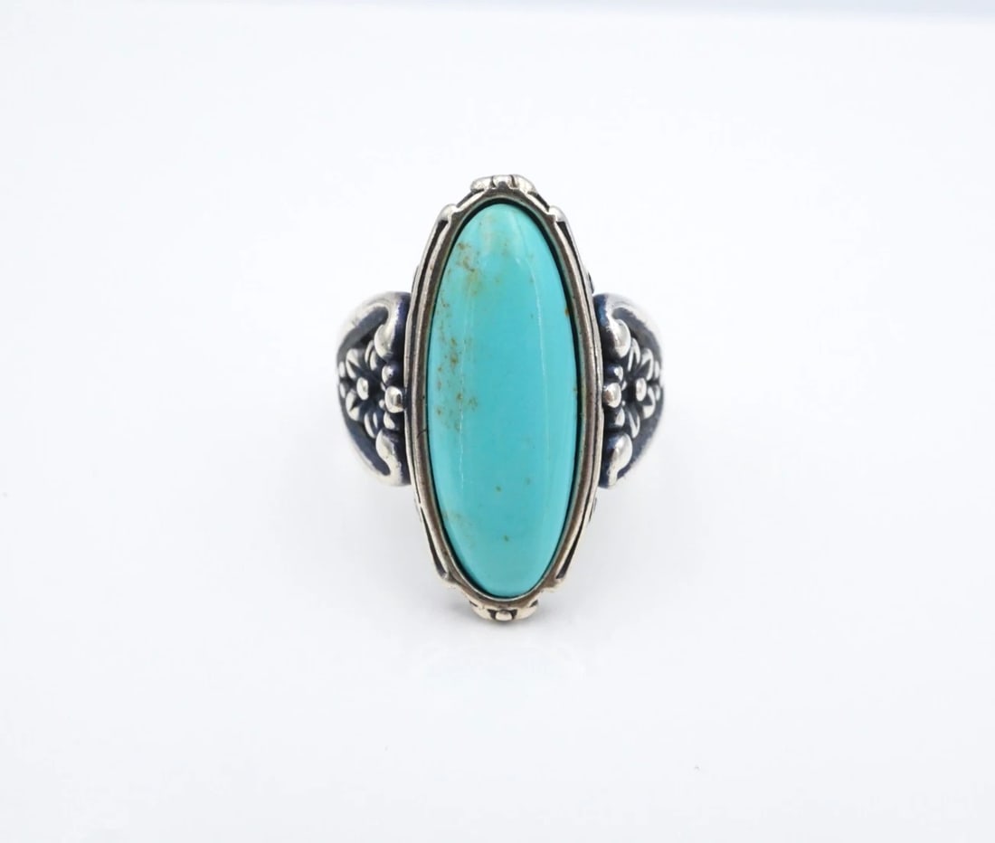 Carolyn Pollack Turquoise Navette Ring Floral Sterling Sz 7 Relios Estate RS4049: This beautiful ring from designer Carolyn Pollack for Relios features an elongated turquoise cabochon bezel set atop a chunky sterling silver mount with ornate flower motifs, scroll designs and bead a