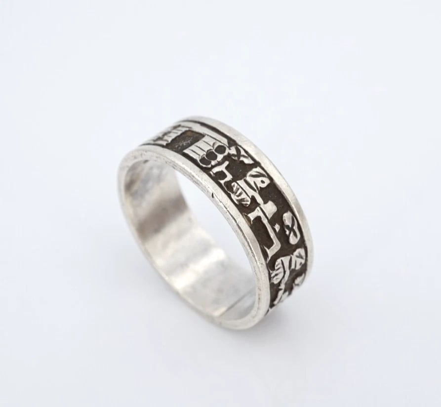 Storyteller Ring Band Sterling Silver Size 11.25 Signed BT 8mm RS3949: This beautiful artisan ring features a solid sterling silver band with an ornate storyteller overlay design. This beautiful piece is perfect for any jewelry collection! Metal Type: Sterling Silver Not