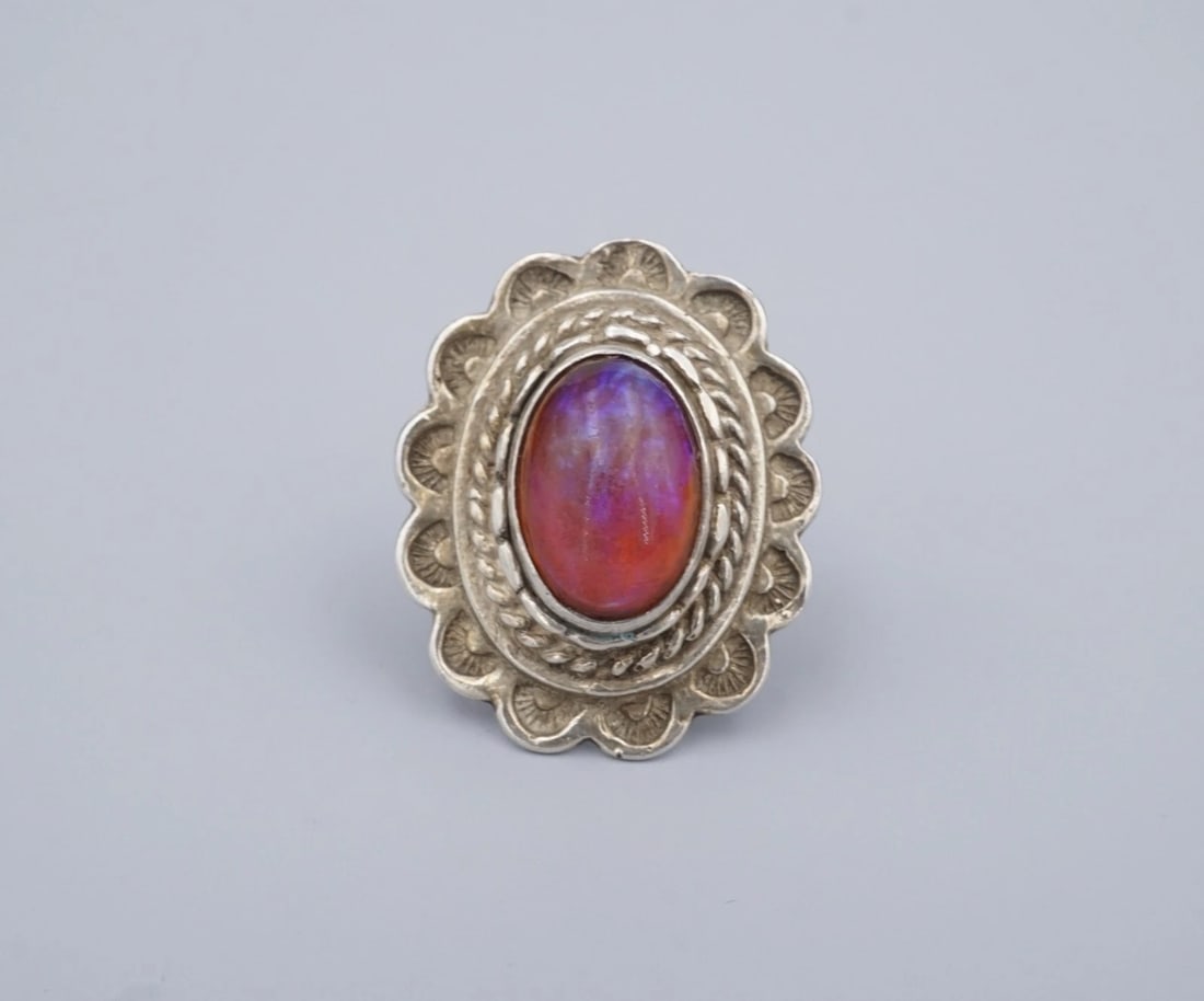 Maisel's Dragon's Breath Cocktail Ring Sterling Silver Sz 5 Southwestern RS3784: This beautiful ring from Maisel's features a large dragon's breathe cabochon bezel set in a chunky sterling silver mount with a scalloped edge, intricate rope designs and hand stamped details. A great