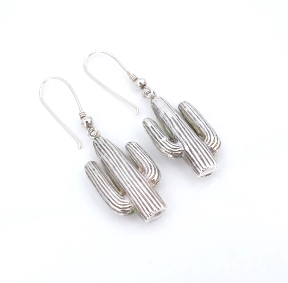 Vintage 3D Cactus Dangle Drop Earrings Sterling Silver 2" Western ES2814: This fun pair of earrings feature a 3D cactus design with a pinstripe texture, all crafted in solid sterling silver. The cacti articulate from sterling silver wire hooks. Luxe and versatile, perfect f