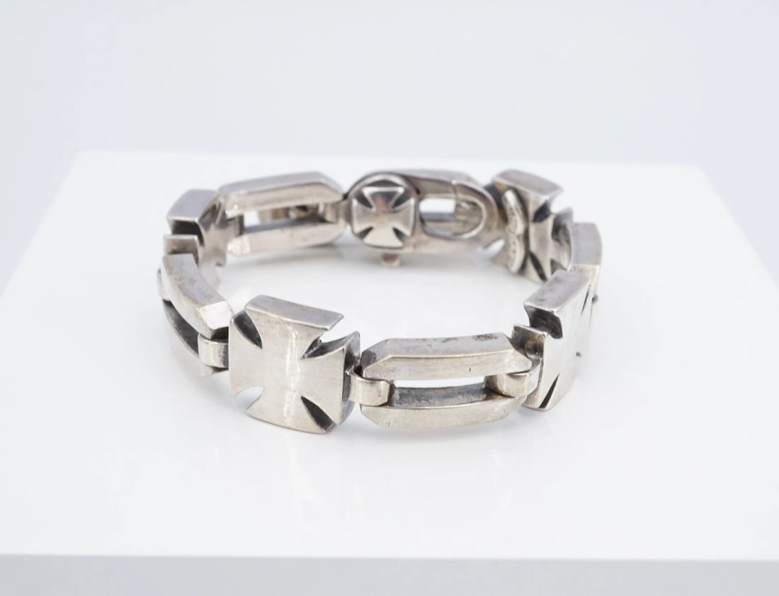 King Baby Baron's Cross Bracelet Chunky Sterling Silver 8" 15.5mm BS3305: This classic bracelet from King Baby features alternating Maltese/Barons cross links and rectangular bar links, all crafted in solid sterling silver. Metal Type: Sterling Silver Notable Marks: King Ba
