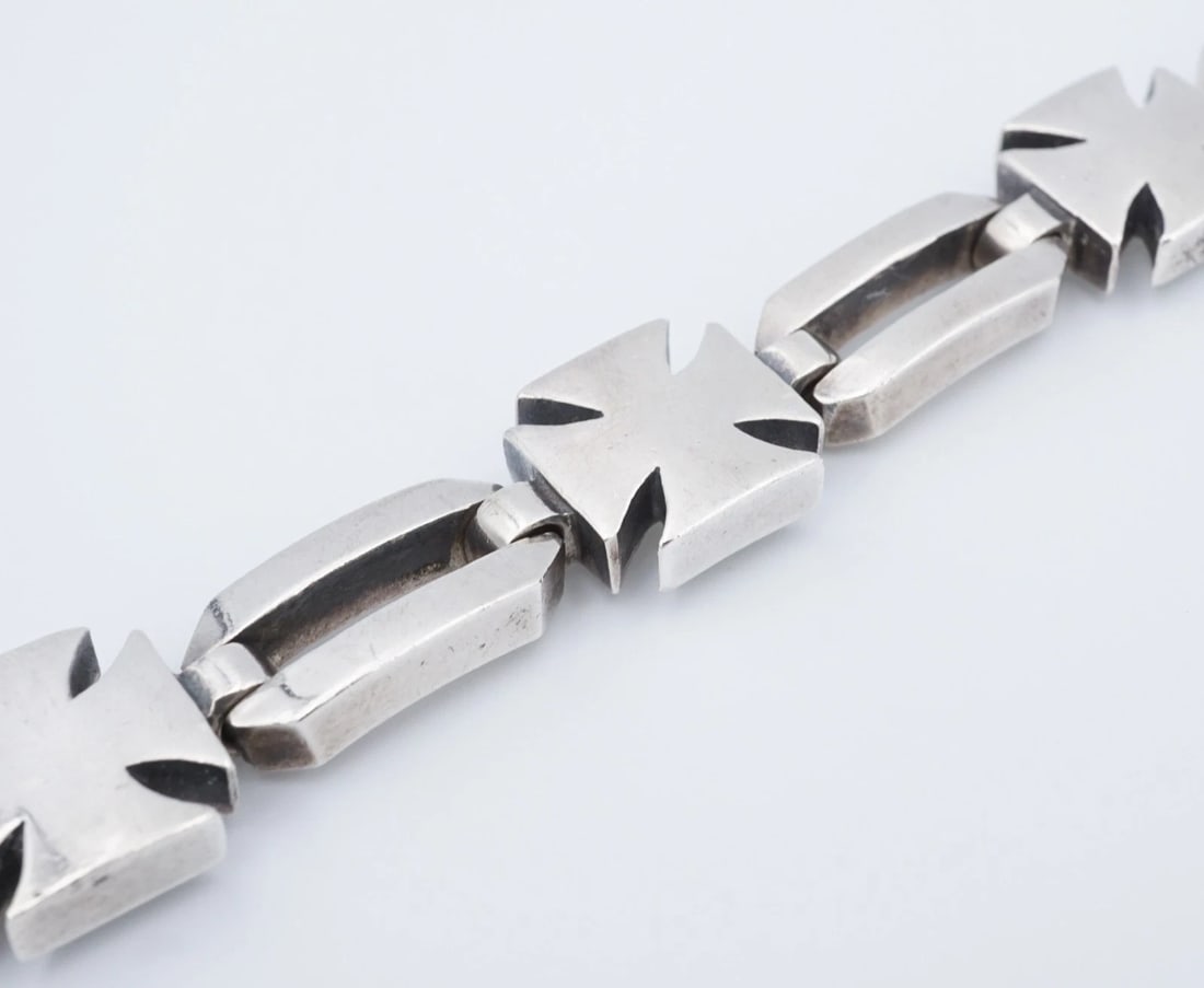 King Baby Baron's Cross Bracelet Chunky Sterling Silver 10" 15.5mm BS3314: This classic bracelet from King Baby features alternating Maltese/Baron's cross links and rectangular bar links, all crafted in solid sterling silver. Metal Type: Sterling Silver Notable Marks: King B