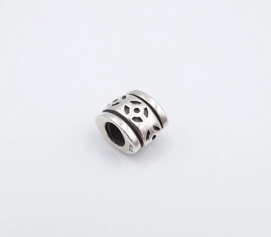 Pandora Skipping Stones 790205 Charm Sterling Silver 0.34" ALE CHS2337: This classic spacer charm from Pandora features a barrel-shaped openwork design with cutout stylized flower motifs. This sweet charm is a timeless accessory for yourself. Metal Type: Sterling Silver N