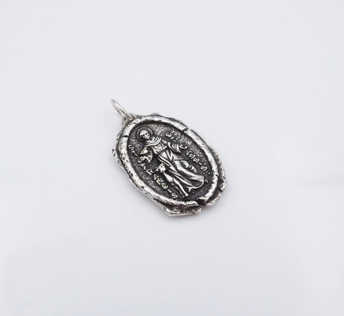 Bob Siemon Designs St. Francis Pendant Sterling Silver 1.2" Religious CHS2320: This classic piece from Bob Siemon Designs features an oval-shaped pendant embellished with an intricate, raised "St. Francis of Assisi" design. The reverse reads "Protect Us" and depicts a group of l