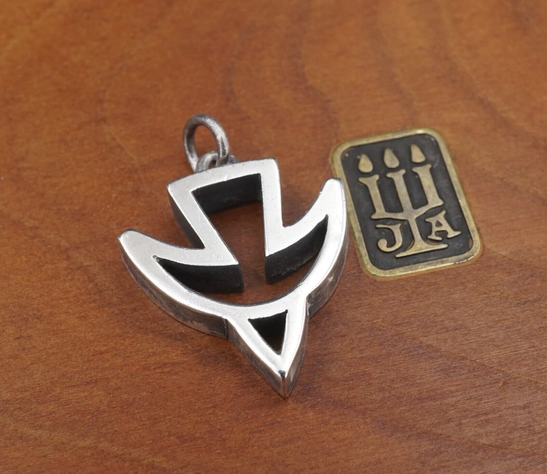 James Avery Thick Open Descending Dove Pendant Sterling Silver Retired CHS1824 (1 of 3)