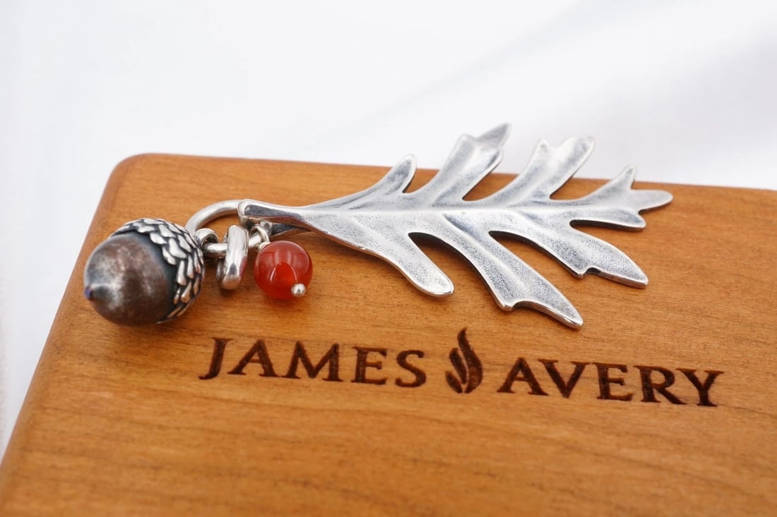James Avery Fall Leaf Acorn & Bead Pendant Sterling Silver 2.4" Retired PS2402: This retired James Avery pendant features an ornate, sterling silver leaf design accented by an intricate, 3D acorn charm and an orange glass bead. Metal Type: Sterling Silver with copper accents on a