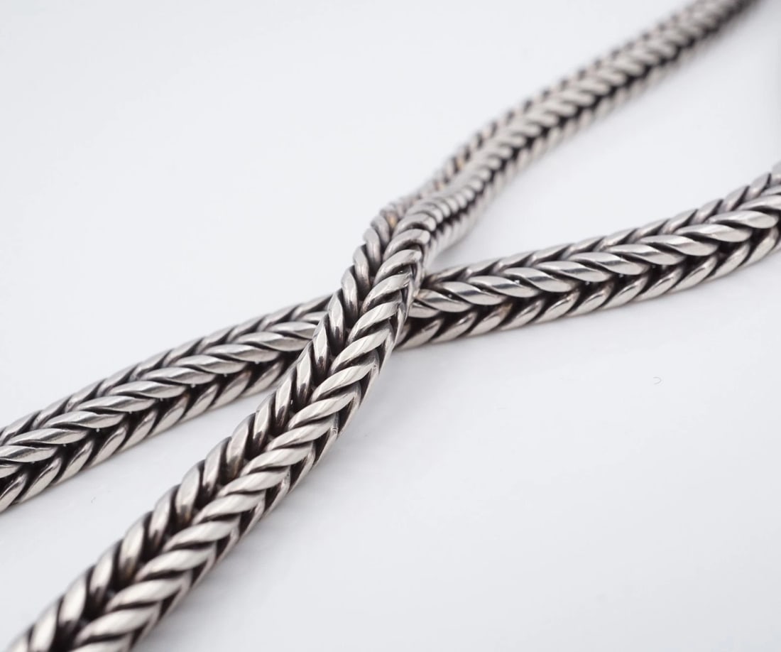 BA Suarti Foxtail Wheat Chain Necklace Sterling Silver 18" 5mm Chunky NS2458: This chain necklace from designer Suarti features a chunky sterling silver wheat chain complete with a large hook closure. Metal Type: Sterling Silver Notable Marks: Suarti BA 925 Measurements: Chain: