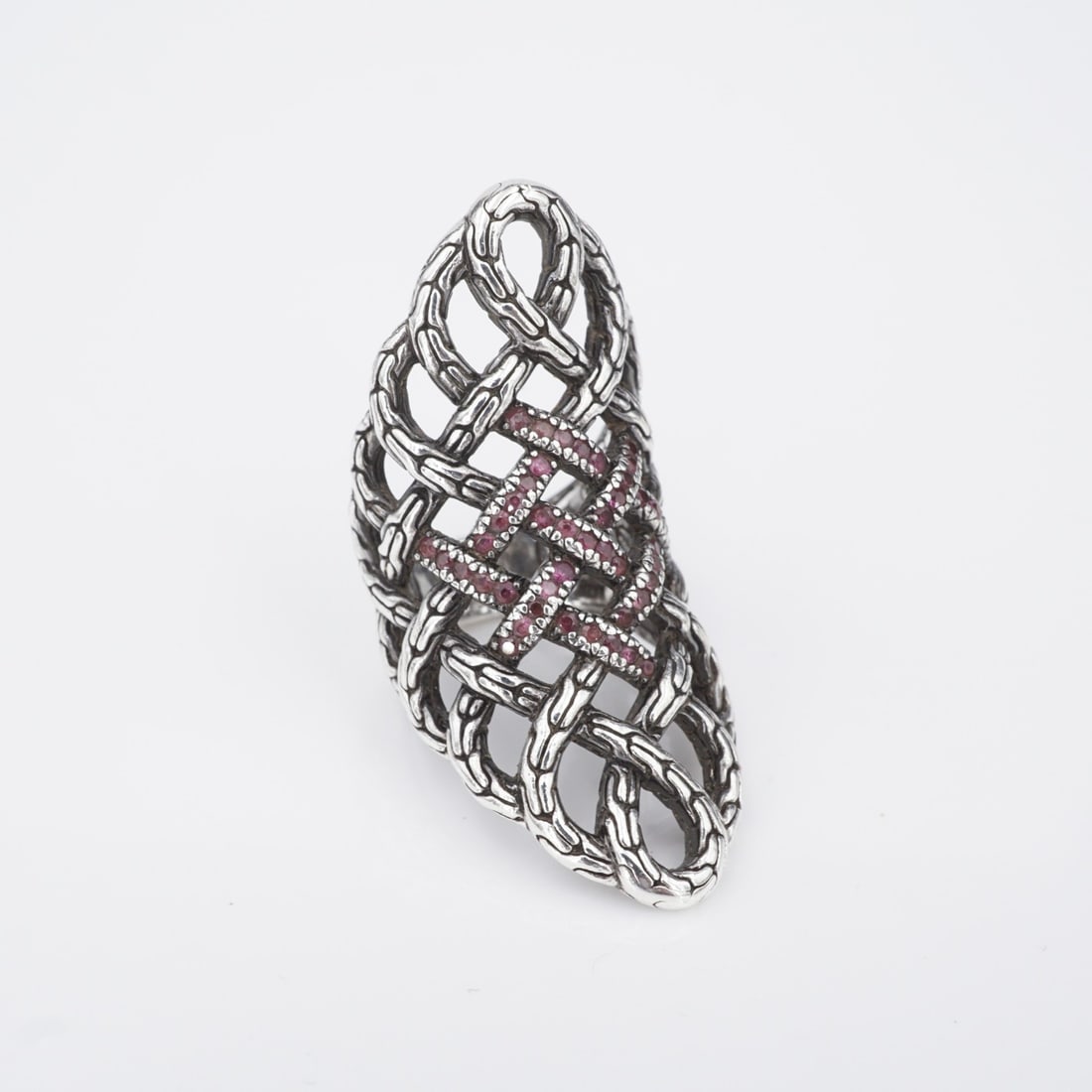 John Hardy Pink Sapphire Chain Lava Saddle Ring Sterling Silver Sz 7 RS3758: This ring from designer John Hardy features a large, woven lattice frame etched with the iconic classic chain design adorned with rows of vivid pink sapphires on the face. Metal Type: Sterling Silver 