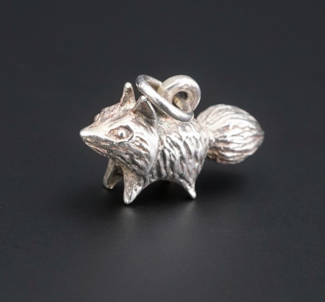 James Avery Wild Fox Charm 3D Sterling Silver 7/8" HTF Retired Uncut CHS1698: This charm is a recently retired James Avery design that has instantly become very hard to find. It features a detailed 3D bushy-tailed fox, crafted of sterling silver, evoking intellect, wiliness, an