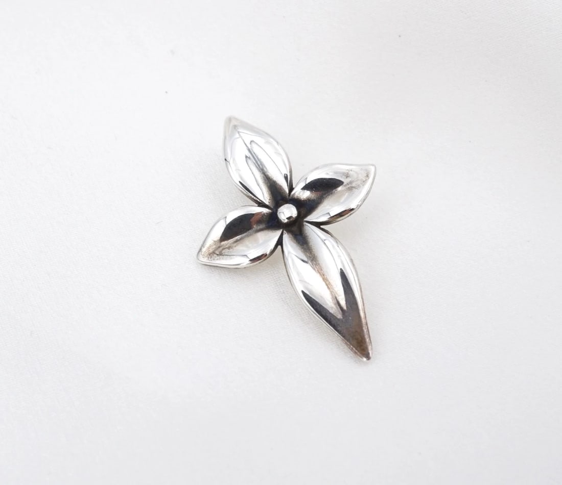 James Avery Blossom Cross Pendant Sterling Silver Floral 1.2" Retired PS2435: This retired James Avery "Blossom Cross" design features an openwork, sterling silver cross pendant with a delicate petal design on each arm and a pistil motif in the center. Metal Type: Sterling Silv