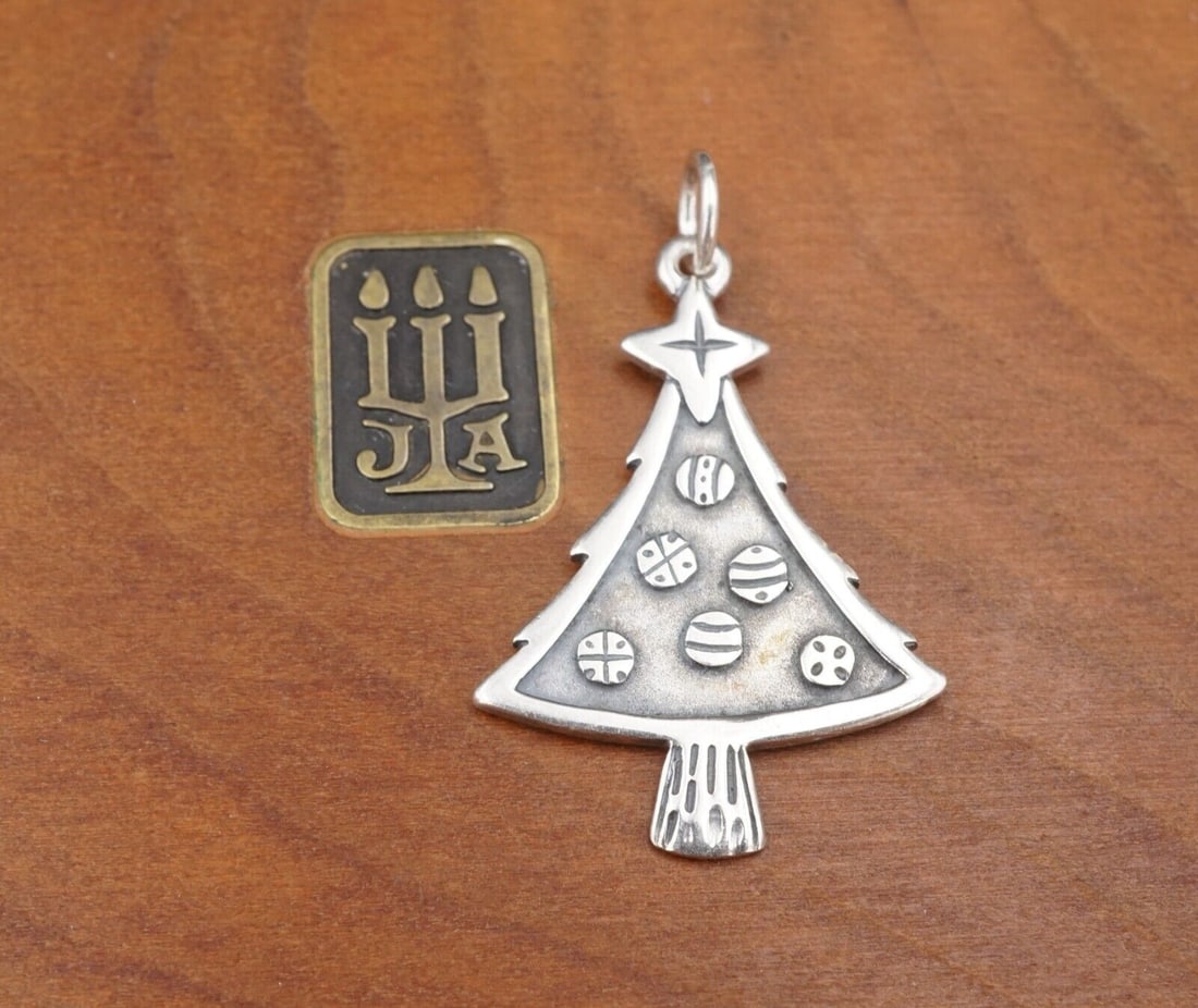 James Avery Christmas Tree Ornaments Charm Pendant Sterling 1" Retired CHS1822: Add a unique touch to your special occasion with this James Avery Christmas Tree Charm. Made of sterling silver, this charm features a Christmas tree shape accented with fun ornaments that will add a 