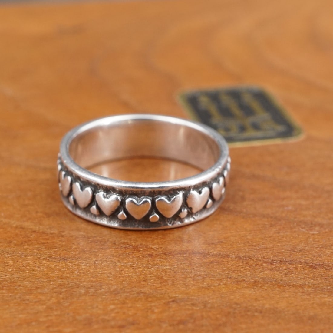 James Avery Eternity Hearts Band Ring Sterling Silver Size 4 Rare Retired RS3371: This highly sought after James Avery band displays a continuous line of raised hearts with dot accents, crafted in sterling silver. Metal Type: Sterling Silver (marked and tested) Notable Marks: Avery