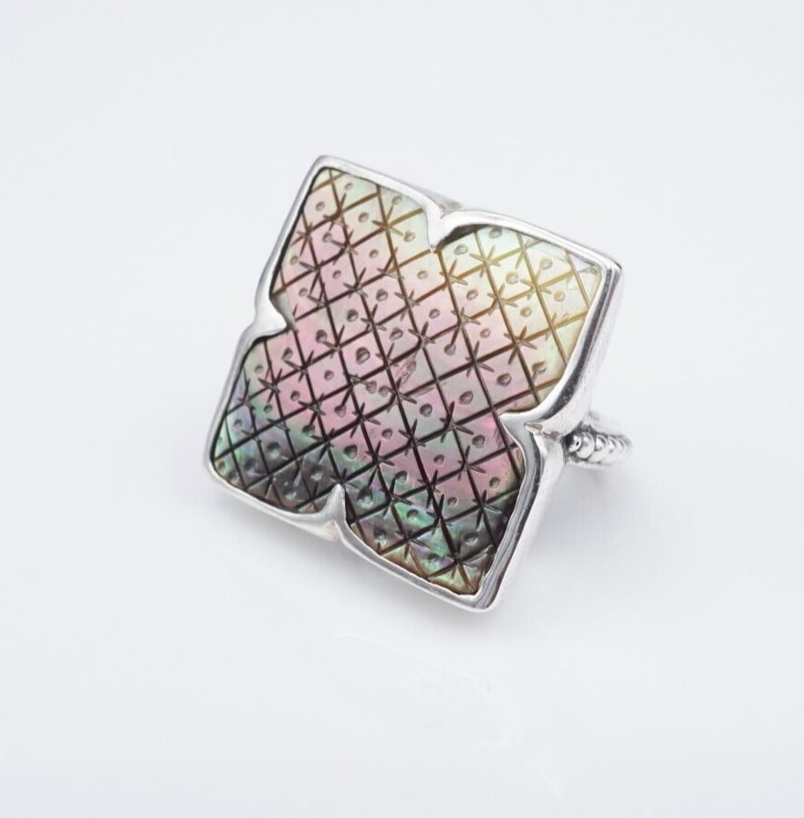 Stephen Dweck Clover Black Mother of Pearl Ring Sterling Silver Size 7.5 RS3545: This Stephen Dweck ring is from the Carventurous Collection and features a large carved black mother of pearl with color depth. Bold granulated beads decorate the shoulders and shank of the ring. All 