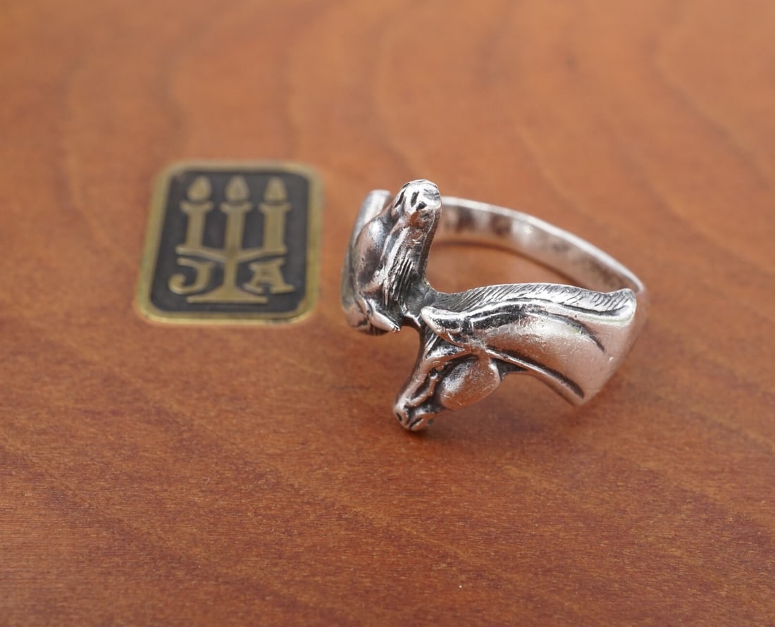 James Avery Rare Retired Double Horse Head Ring Sterling Silver Size 5 RS3608: This, retired ring from James Avery features an intricate design of two opposing horse heads crafted entirely from sterling silver. Metal Type: Sterling Silver Notable Marks: JA Hallmark Ster Measurem