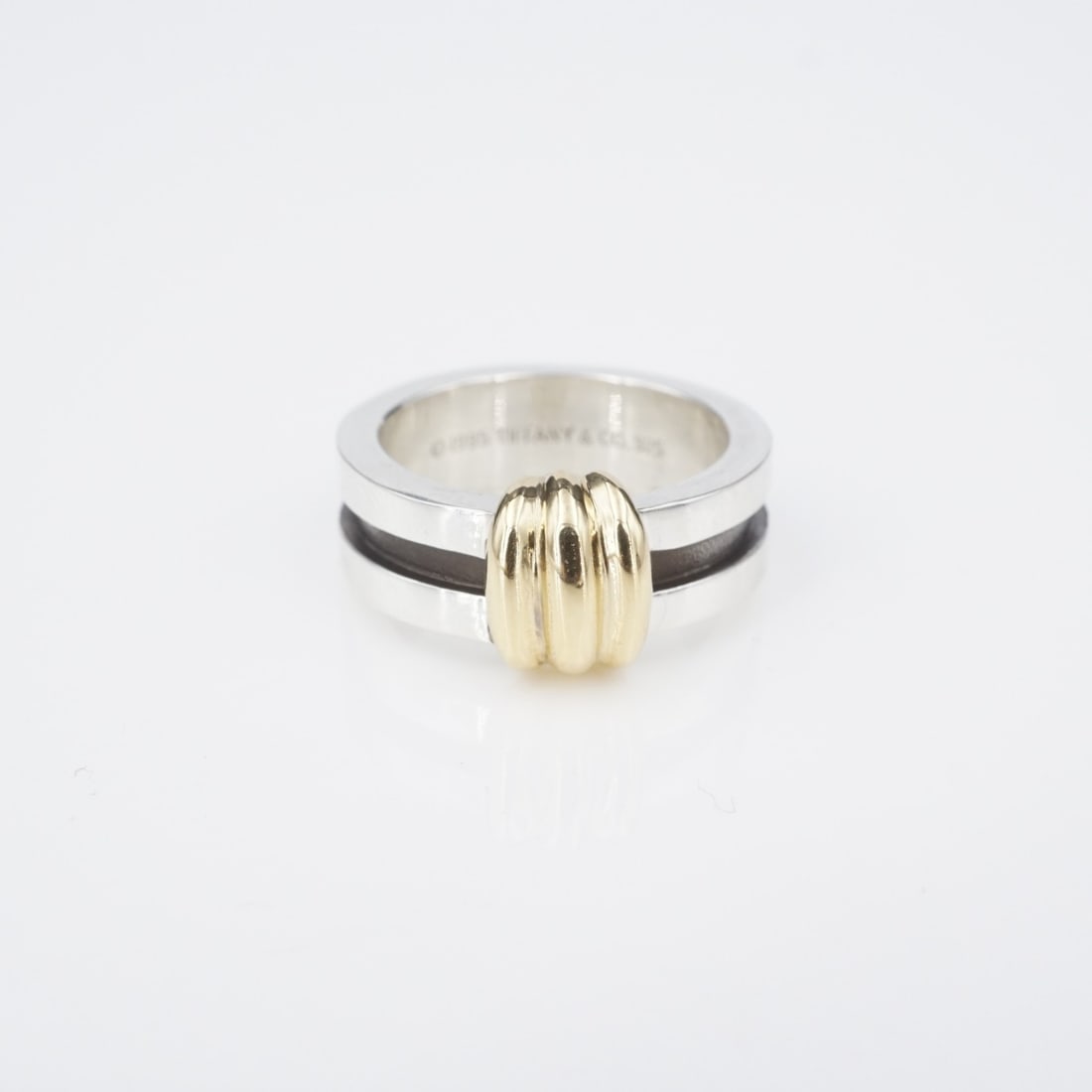 Tiffany & Co. Atlas Groove Ring Sterling Silver 18k Gold Sz 6.25 Retired RS3480B: This retired Tiffany & Co. "Atlas Groove" ring features a sterling silver band with a cutout channel in the center and a grooved 18k washed accent on the face. Metal Type: Sterling Silver & 18k Gold N
