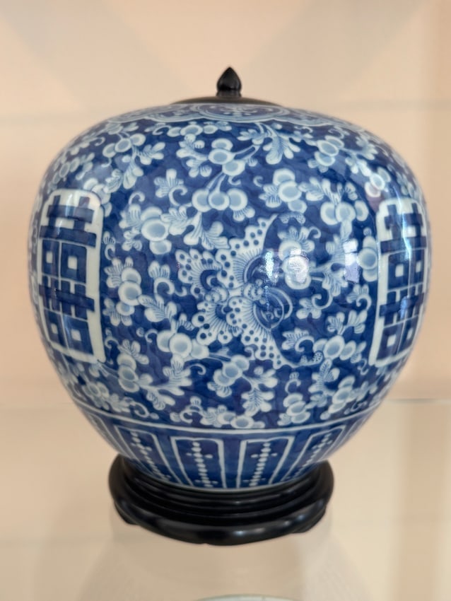 Antique Chinese Porcelain Ginger Jar Flower Butterfly Pattern with Black Wooden Lid on Pedestal 11"h: Antique Chinese Porcelain Ginger Jar Flower Butterfly Pattern with Black Wooden Lid on Black Pedestal11"h OD x 9" diameter Jar 9.5" hExcellent conditionWood same species (ebony?)