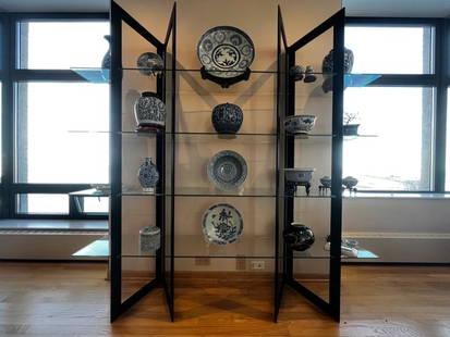 Biliotheque Artelano. Glass Shelving Unit: Presentation Shelf Design 1970. Biliotheque Artelano." Design presentation shelf. Zig-zag or screen-shaped Structure in black lacquered metal Dimension: (79”h x 78”w x 16”d).