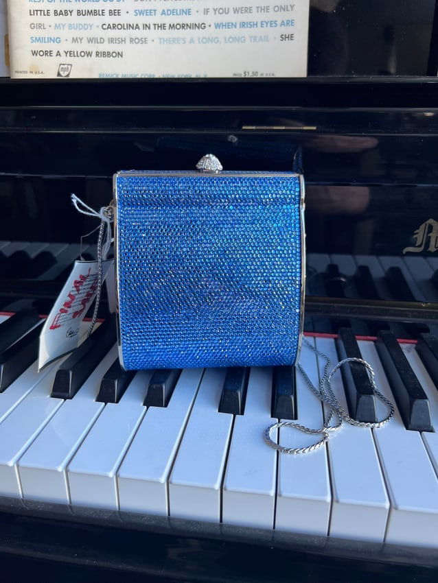 Judith Leiber Sapphire Clutch (1 of 9)