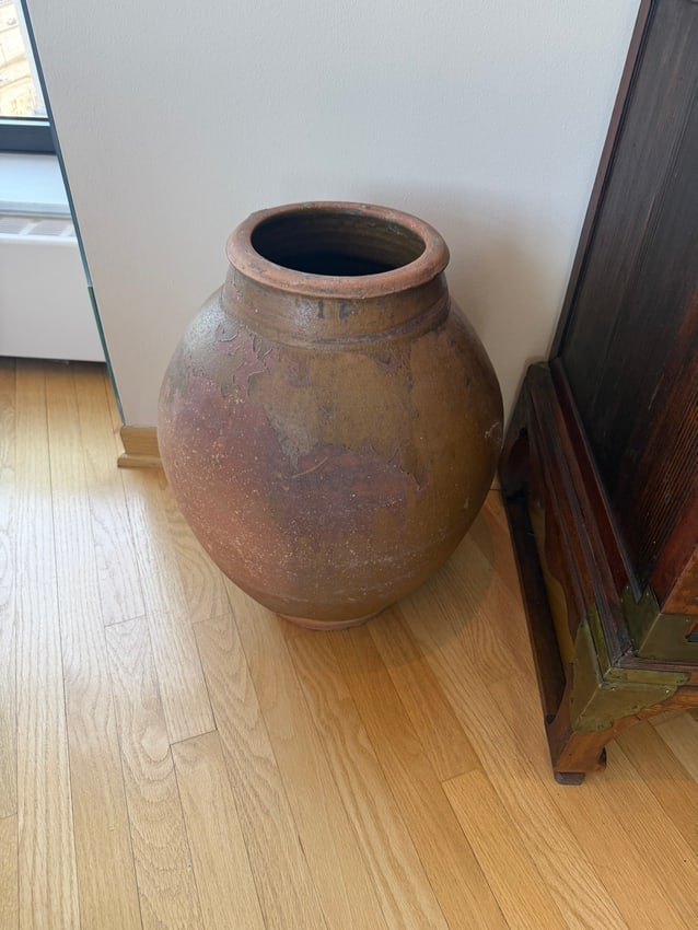 Earthen Elegance: Tokoname-Style Heritage Vessel (1 of 5)