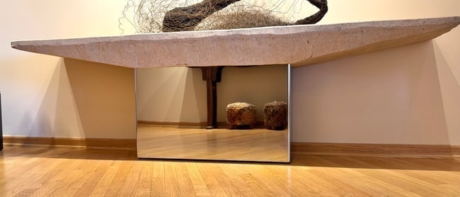 Contemporary Sculptural Console Table – Textured Fiberglass Top & Mirror Base: Striking modern console table featuring a textured fiberglass top with a natural, sculptural edge, paired with a sleek mirror-finish base for a bold contemporary look. The juxtaposition of raw texture