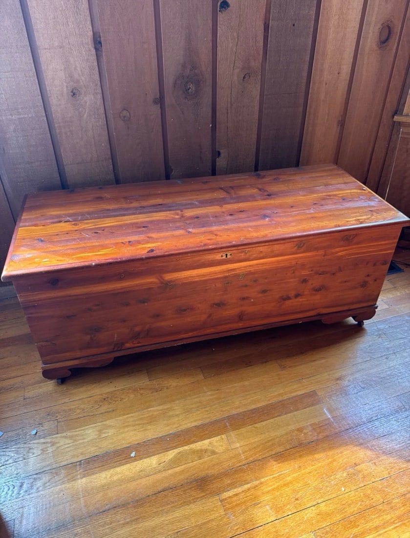 Cedar Chest (1 of 4)