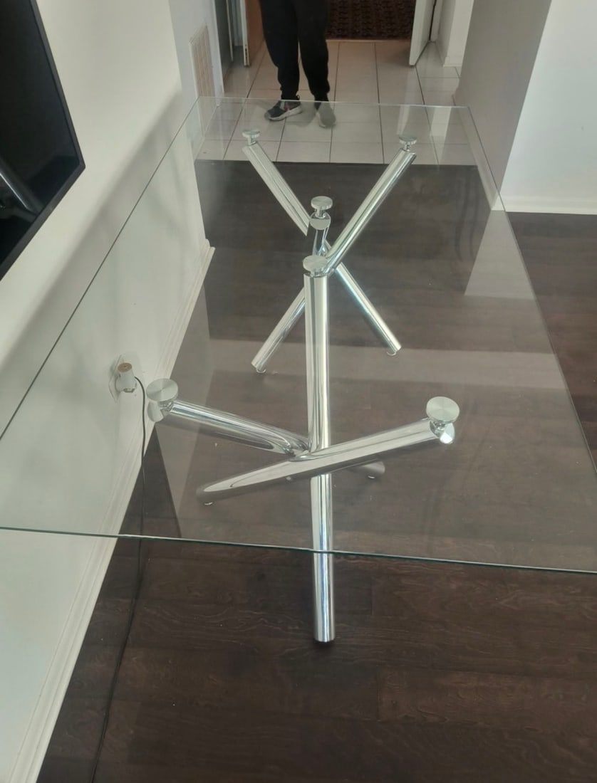 Contemporary Glass Top Dining Table – Chrome Criss-Cross Base (1 of 4)