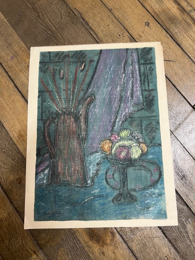 Charles Staples Mid-Century Modern Still Life – Vase & Fruit Bowl – Pastel Drawing: Original pastel on paper by Charles Staples, American modernist artist. This expressive still life features a tall pitcher with reeds paired with a fruit bowl on a pedestal, set against a deep teal an