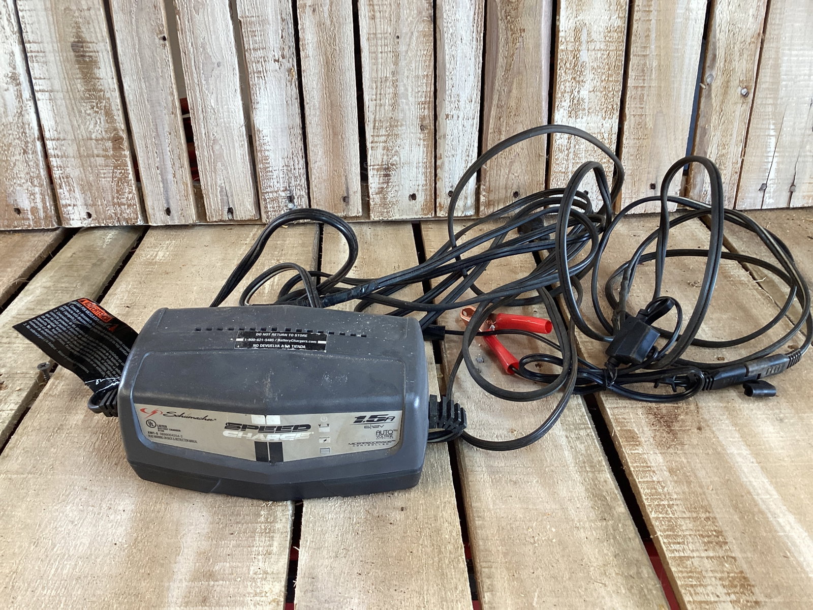 Schumacher Speed Charge 1.5A Charger: powers on