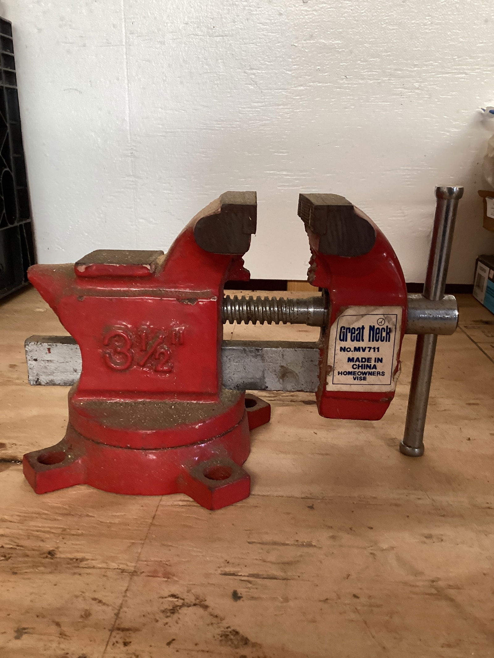 Great Neck 3 1/2" Bench Vise (1 of 5)