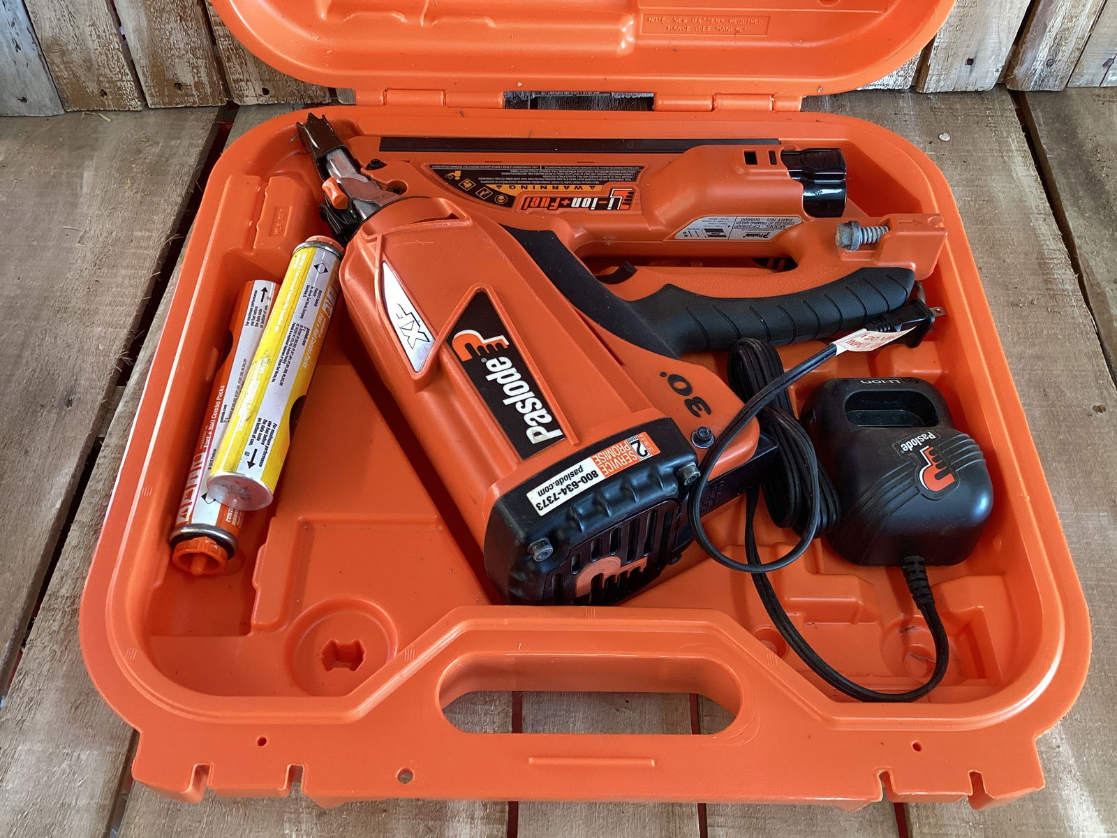 Paslode XP Cordless 30 Degree Framing Nailer (1 of 10)