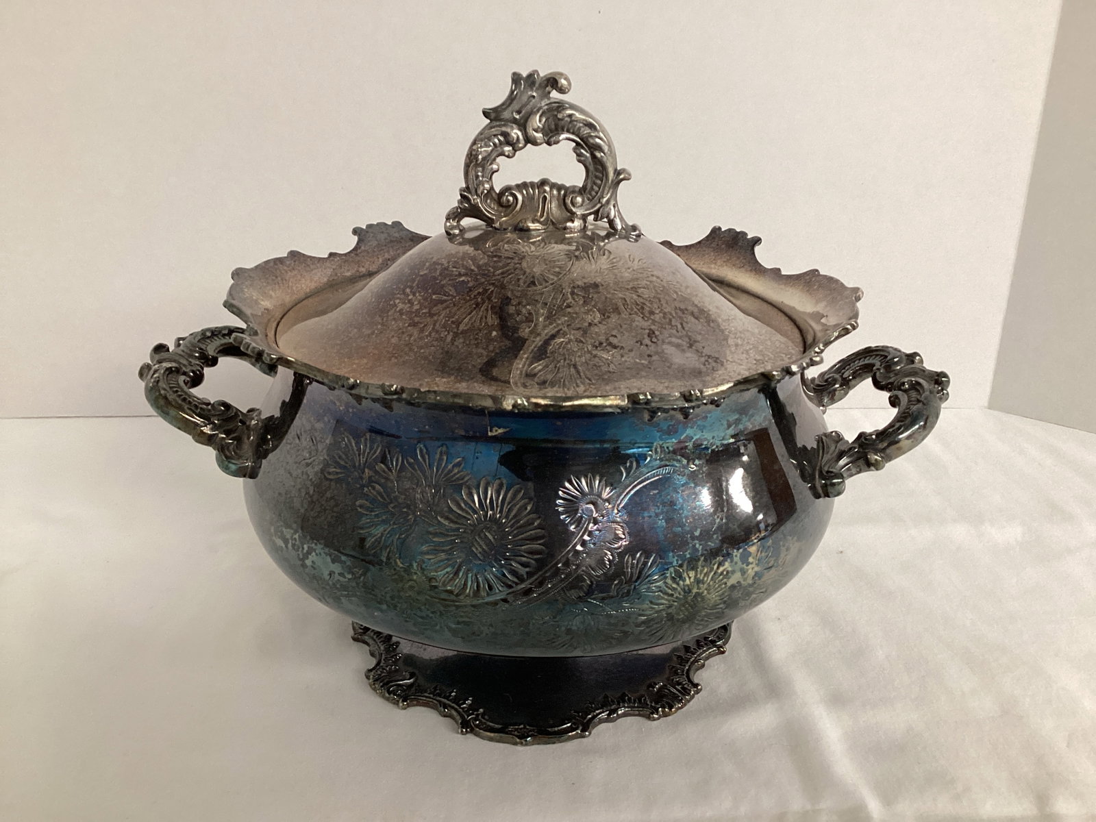 Antique Meridan 3 Qt. Quadruple Plate Tureen: 11 1/2" at handles